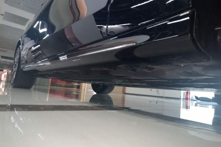 Used Mercedes-Benz E-Class 2025 E 300 L Stylish Model Right Side Sill