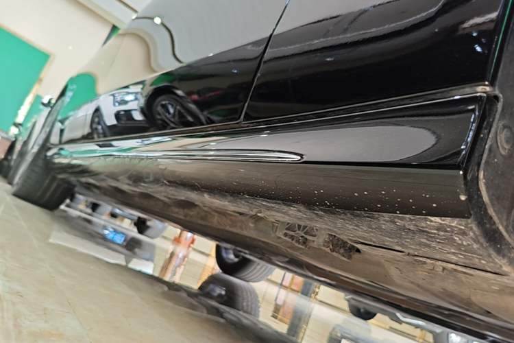 Used Mercedes-Benz E-Class 2025 E 300 L Stylish Model Right Side Sill