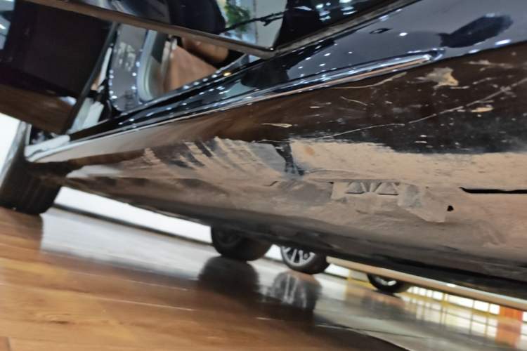 Used Mercedes-Benz E-Class 2025 E 300 L Stylish Model Right Side Sill