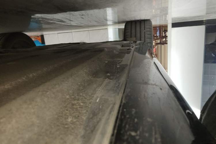 Used Mercedes-Benz E-Class 2025 E 300 L Luxury Model Right Side Sill