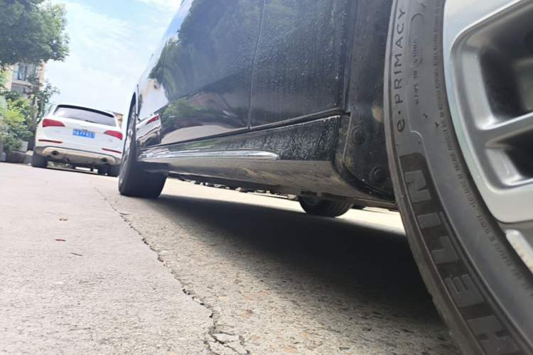 Used Mercedes-Benz E-Class 2025 E 300 L Stylish Model Right Side Sill