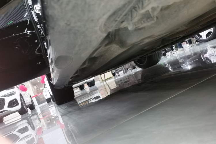 Used Mercedes-Benz E-Class 2025 E 300 L Luxury Model Right Side Sill