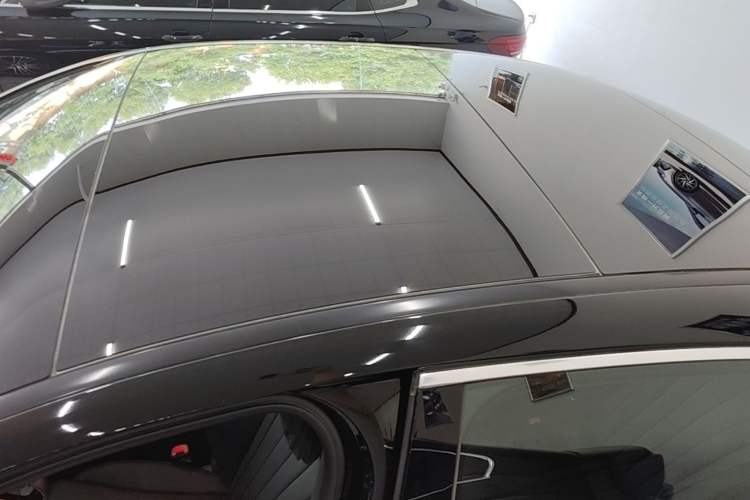 Used Mercedes-Benz E-Class 2025 E 260 L Roof