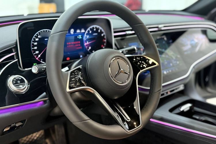 Used Mercedes-Benz E-Class 2025 Restyled E 300 Luxury Sport Edition Steering Wheel