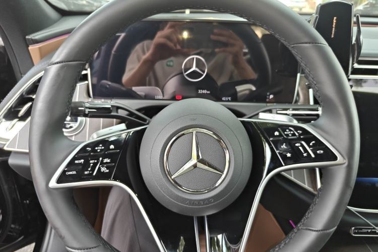 Used Mercedes-Benz E-Class 2025 Facelift E 300 L Fashion Edition Steering Wheel
