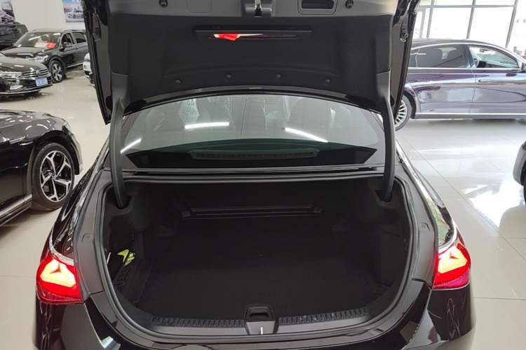 Used Mercedes-Benz E-Class 2025 E 260 L Trunk