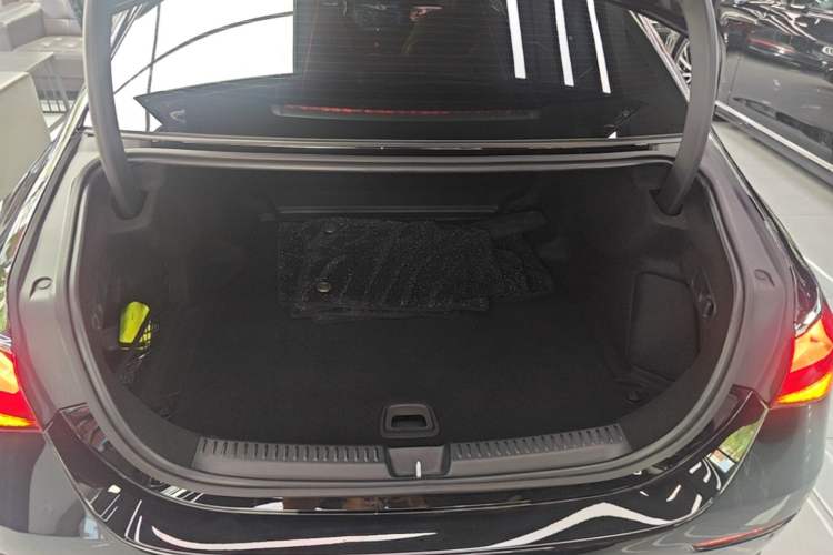Used Mercedes-Benz E-Class 2025 Facelift E 300 L Luxury Edition Trunk