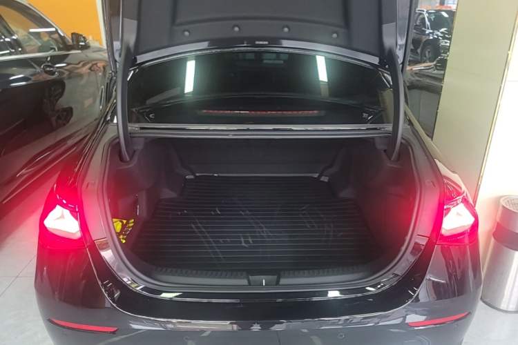 Used Mercedes-Benz E-Class 2025 Facelift E 300 L Fashion Edition Trunk