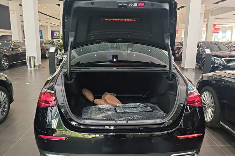 Used Mercedes-Benz E-Class 2025 Facelift E 300 L Fashion Edition Trunk
