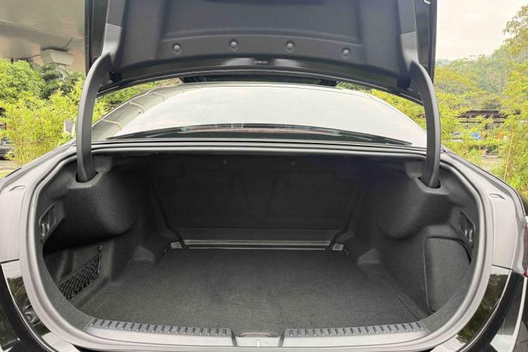 Used Mercedes-Benz E-Class 2025 E 300 L Luxury Model Trunk