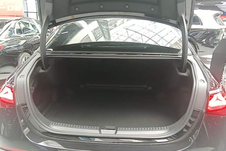 Used Mercedes-Benz E-Class 2025 Facelift E 300 L Fashion Edition Trunk