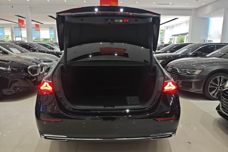 Used Mercedes-Benz E-Class 2025 Facelift E 300 L Fashion Edition Trunk