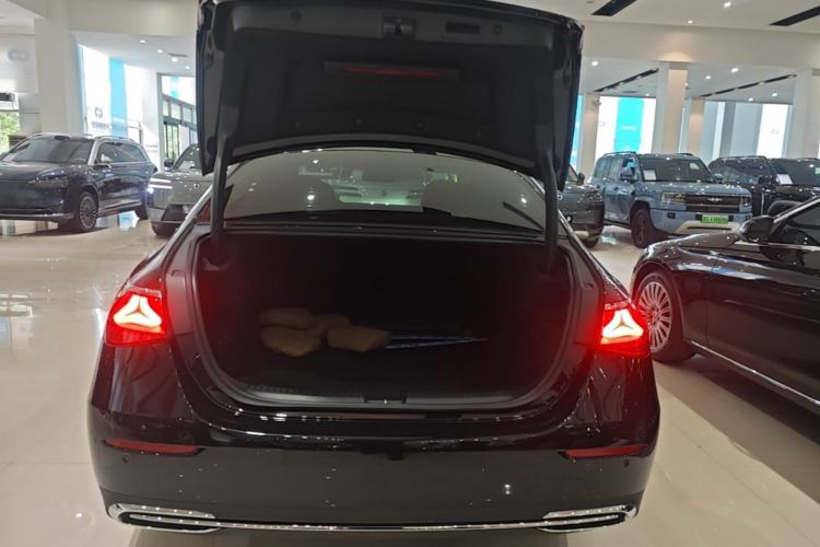 Used Mercedes-Benz E-Class 2025-Year Facelift E 260 L Trunk
