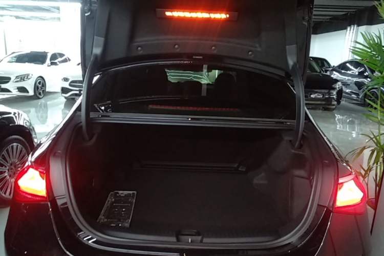 Used Mercedes-Benz E-Class 2025 Facelift E 300 L Luxury Edition Trunk