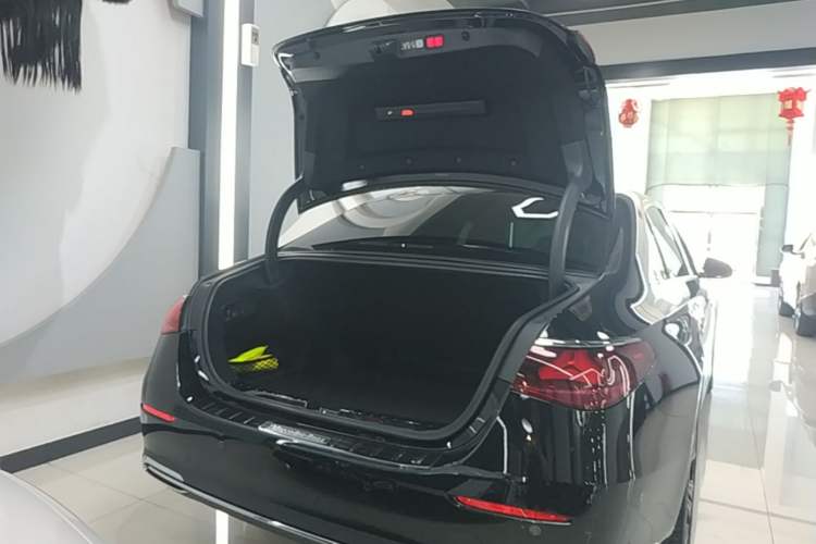 Used Mercedes-Benz E-Class 2025 Facelift E 300 L Luxury Edition Trunk