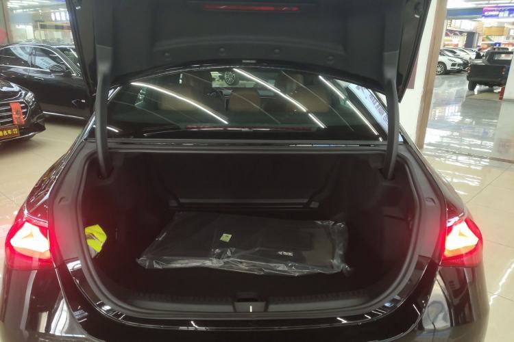 Used Mercedes-Benz E-Class 2025 Facelift E 300 L Fashion Edition Trunk