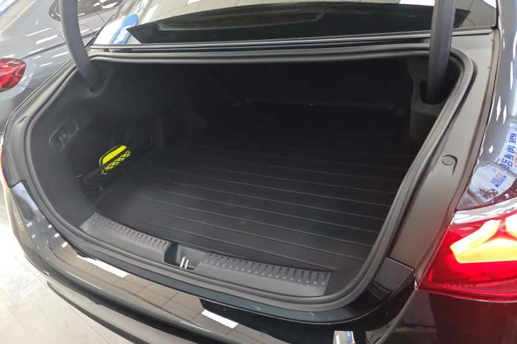Used Mercedes-Benz E-Class 2025 E 260 L Trunk
