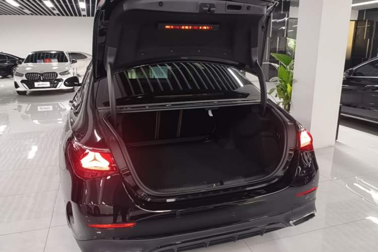 Used Mercedes-Benz E-Class 2025 Year Restyled E 260 Sport Edition Trunk