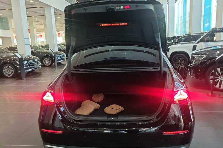 Used Mercedes-Benz E-Class 2025 Facelift E 300 L Fashion Edition Trunk
