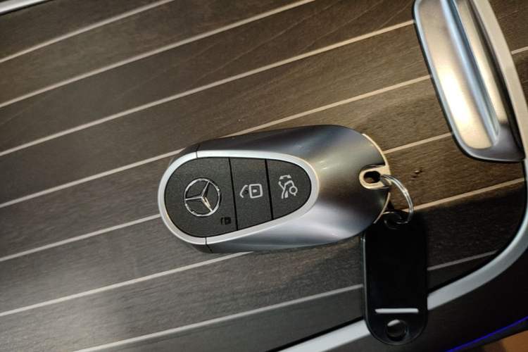 Used Mercedes-Benz E-Class 2025 Facelift E 300 L Luxury Edition Vehicle Key