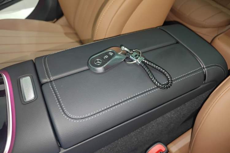 Used Mercedes-Benz E-Class 2025-Year Facelift E 260 L Vehicle Key