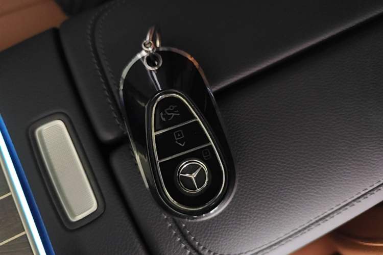 Used Mercedes-Benz E-Class 2025 Facelift E 300 L Luxury Edition Vehicle Key