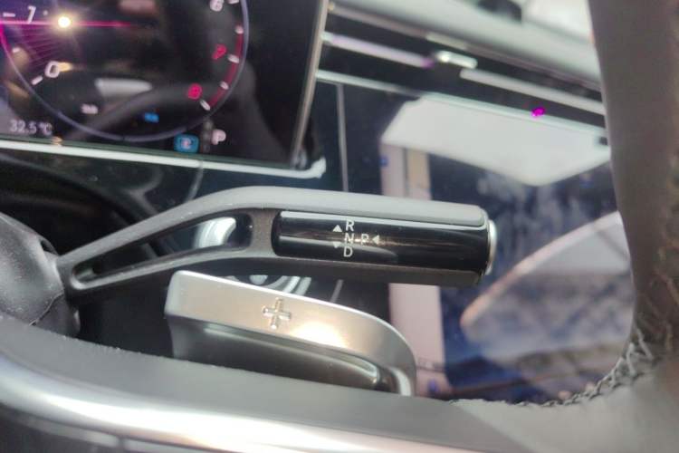 Used Mercedes-Benz E-Class 2025 E 300 L Luxury Model Gear Lever