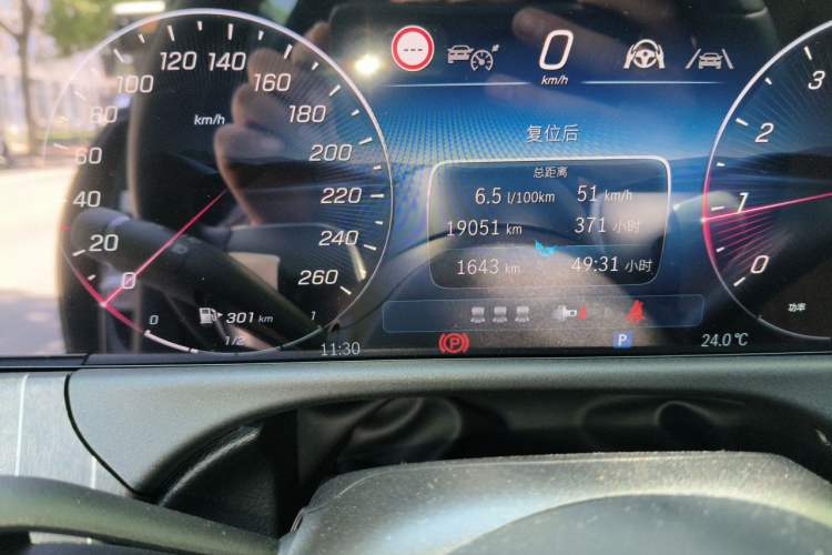 Used Mercedes-Benz E-Class 2025 E 300 L Stylish Model Odometer Close Up