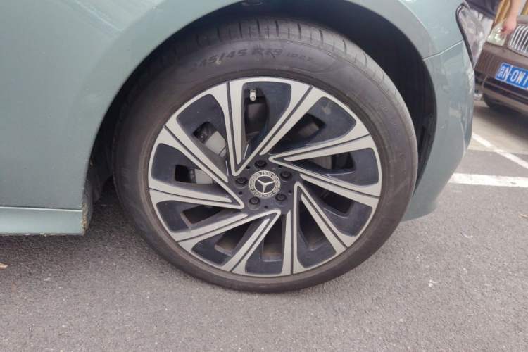 Used Mercedes-Benz E-Class 2025 E 300 L Luxury Model Right Front Wheel Hub