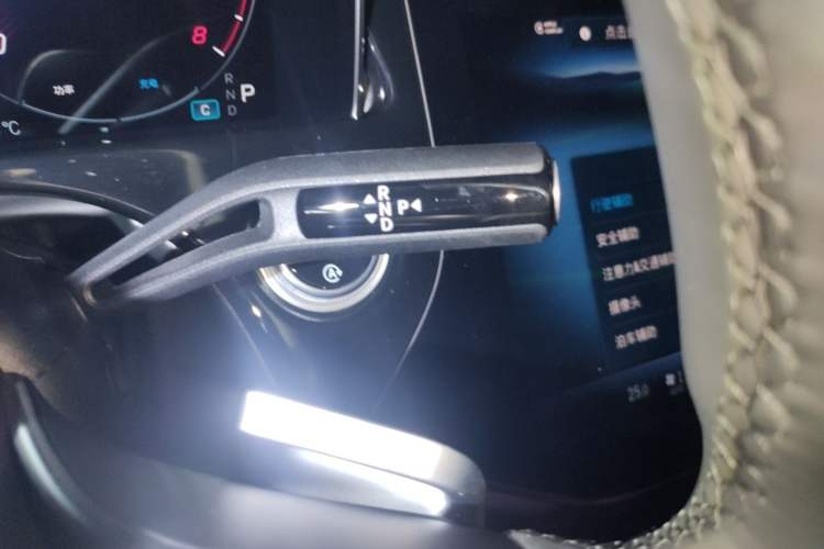 Used Mercedes-Benz E-Class 2025 Facelift E 300 L Luxury Edition Gear Lever