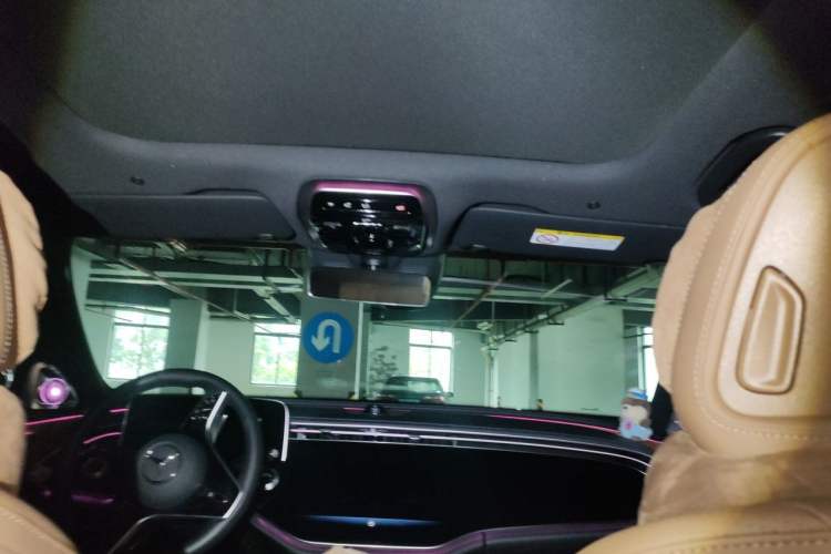 Used Mercedes-Benz E-Class 2025 Facelift E 300 L Luxury Edition Headliner