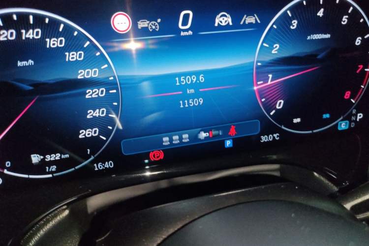Used Mercedes-Benz E-Class 2025 Facelift E 300 L Luxury Edition Odometer Close Up