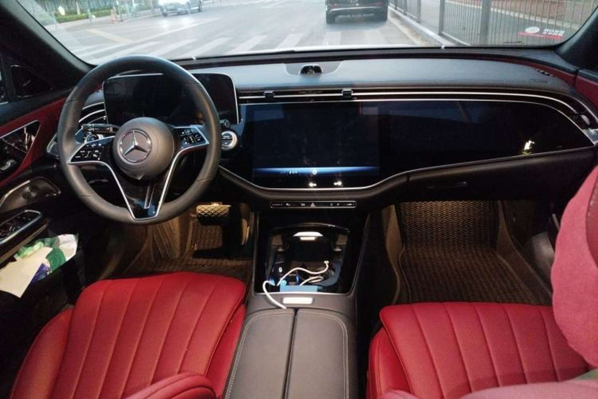 Used Mercedes-Benz E-Class 2025 Facelift E 300 L Luxury Edition Center Console