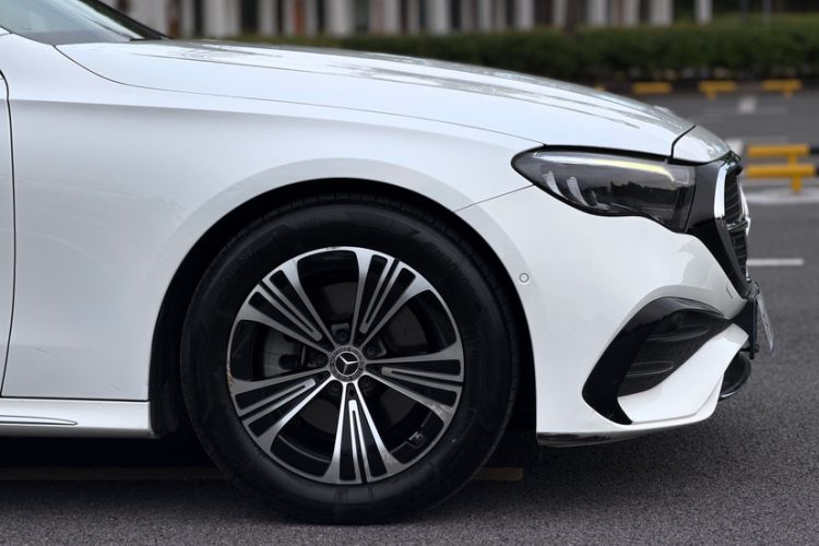 Used Mercedes-Benz E-Class 2025 E 260 L Sport Edition Exterior 10
