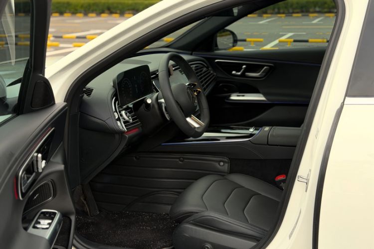 Used Mercedes-Benz E-Class 2025 E 260 L Sport Edition Interior 10
