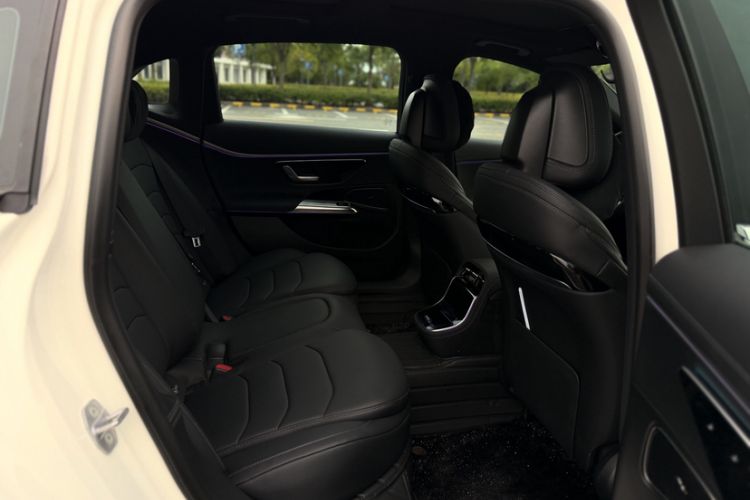 Used Mercedes-Benz E-Class 2025 E 260 L Sport Edition Interior 5
