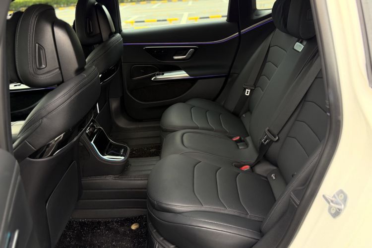Used Mercedes-Benz E-Class 2025 E 260 L Sport Edition Interior 9