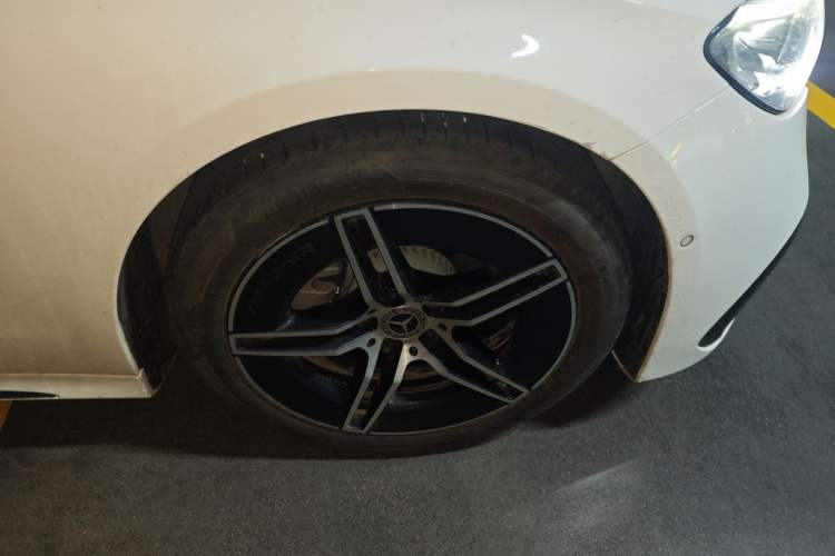 Used Mercedes-Benz E-Class 2025 Year Restyled E 260 Sport Edition Right Front Wheel Hub