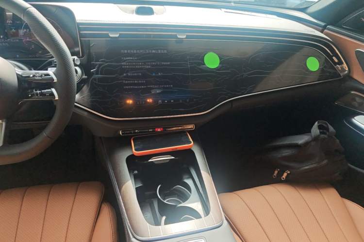 Used Mercedes-Benz E-Class 2026 Model, Restyled E 300 L Luxury Version Audio And AC Panel