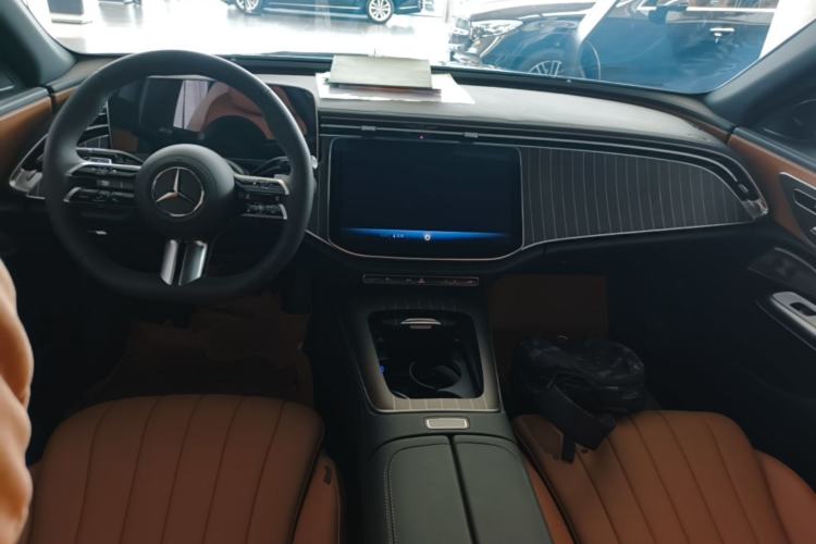 Used Mercedes-Benz E-Class 2026 Model Facelifted E 300 L Fashion Version Center Console