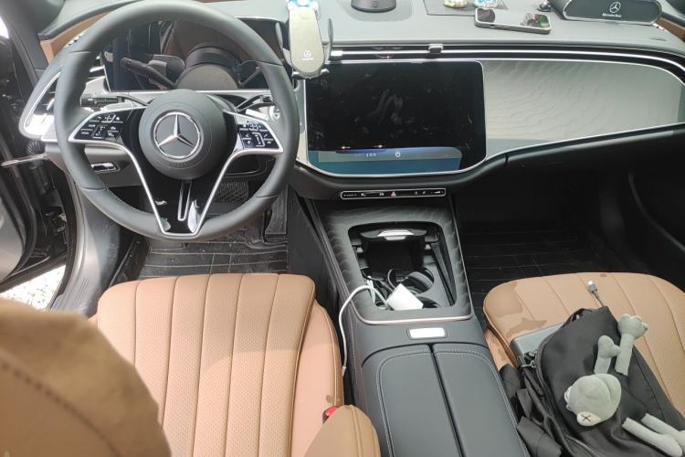 Used Mercedes-Benz E-Class 2026 E 260 L Center Console