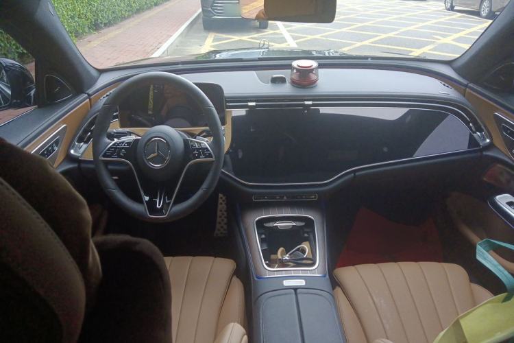 Used Mercedes-Benz E-Class 2026 E 300 L Luxury Center Console