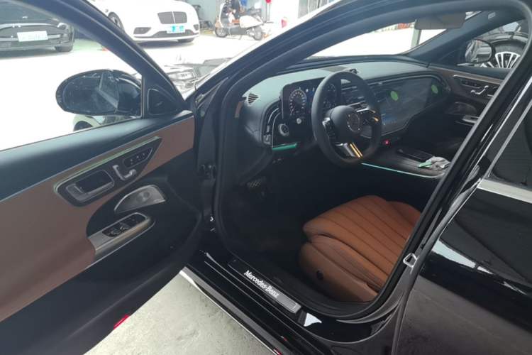 Used Mercedes-Benz E-Class 2026 Model, Restyled E 300 L Luxury Version Driver Seat
