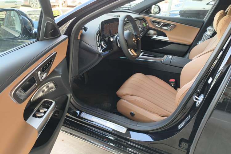 Used Mercedes-Benz E-Class 2026 Model, Restyled E 300 L Luxury Version Driver Seat