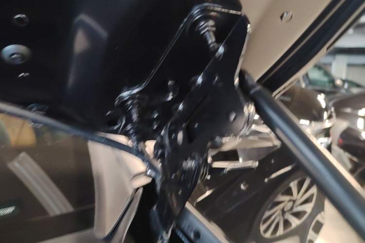 Used Mercedes-Benz E-Class 2026 E 300 L Luxury Engine Bay Left