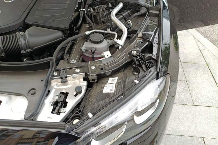 Used Mercedes-Benz E-Class 2026 E 260 L Engine Bay Left