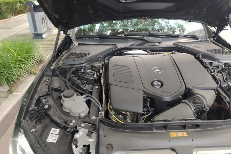 Used Mercedes-Benz E-Class 2026 E 260 L Classic Edition Engine Bay Right