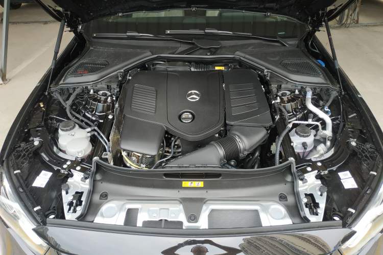 Used Mercedes-Benz E-Class 2026 Model, Restyled E 300 L Luxury Version Engine Bay