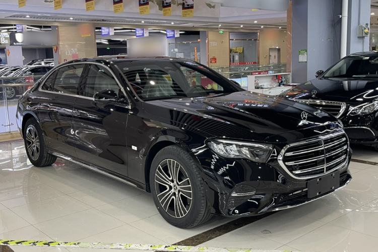 Used Mercedes-Benz E-Class 2026 E 260 L Classic Edition Exterior 4