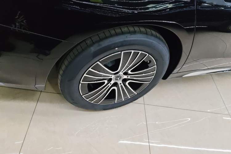 Used Mercedes-Benz E-Class 2026 E 260 L Exterior 5